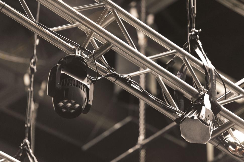 Truss-mounted moving head lighting fixtures